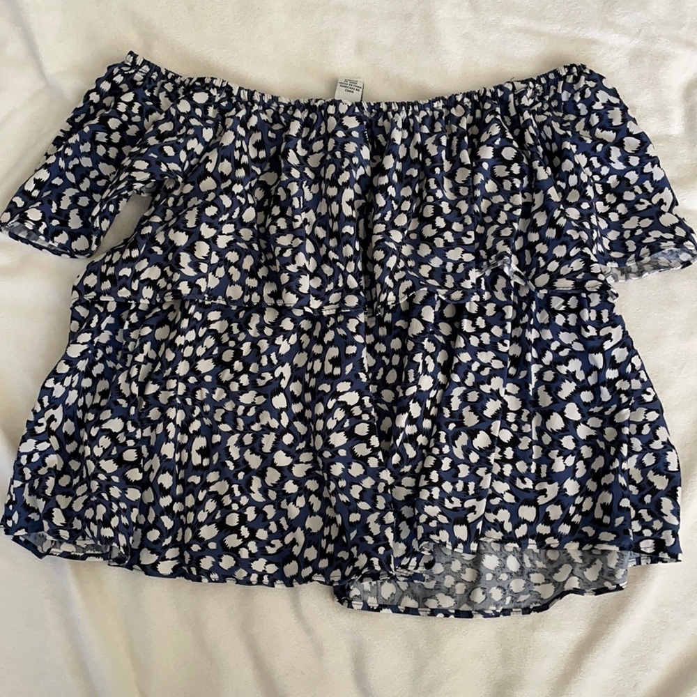 Forever21-Size small printed off the shoulder top